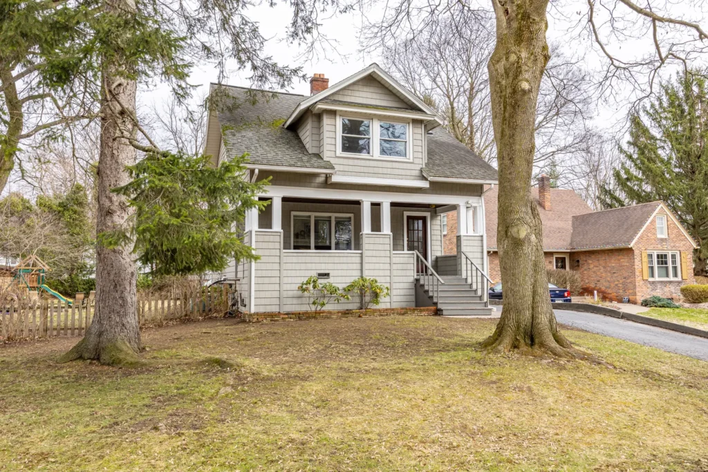 3-Bedroom 1920s Brighton Colonial for Sale – 7 Must-See Features 👉 3-Bedroom 1920s Brighton Colonial for Sale – 7 Must-See Features